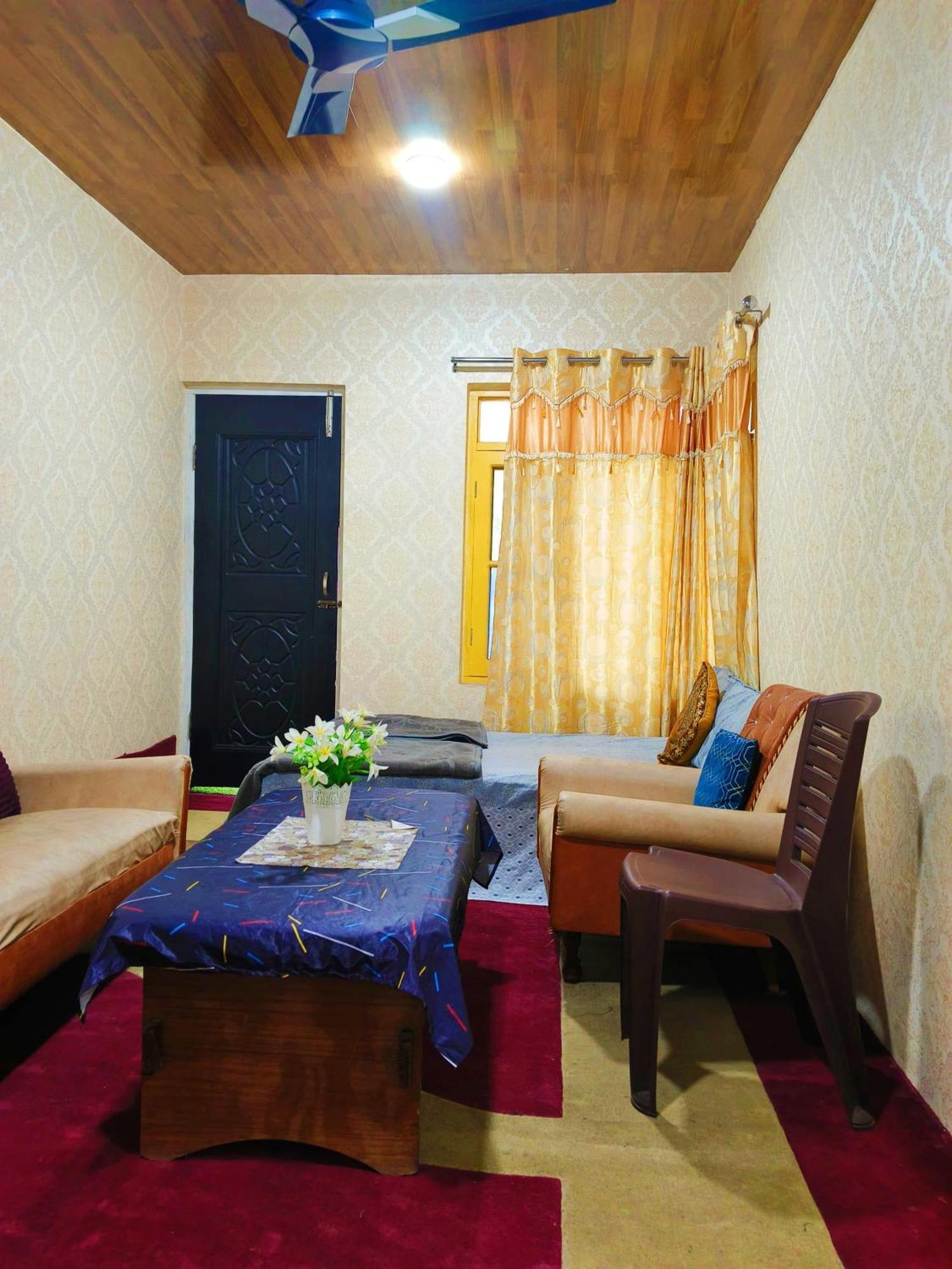 Luminaire Homestay Srinagar (Jammu and Kashmir)