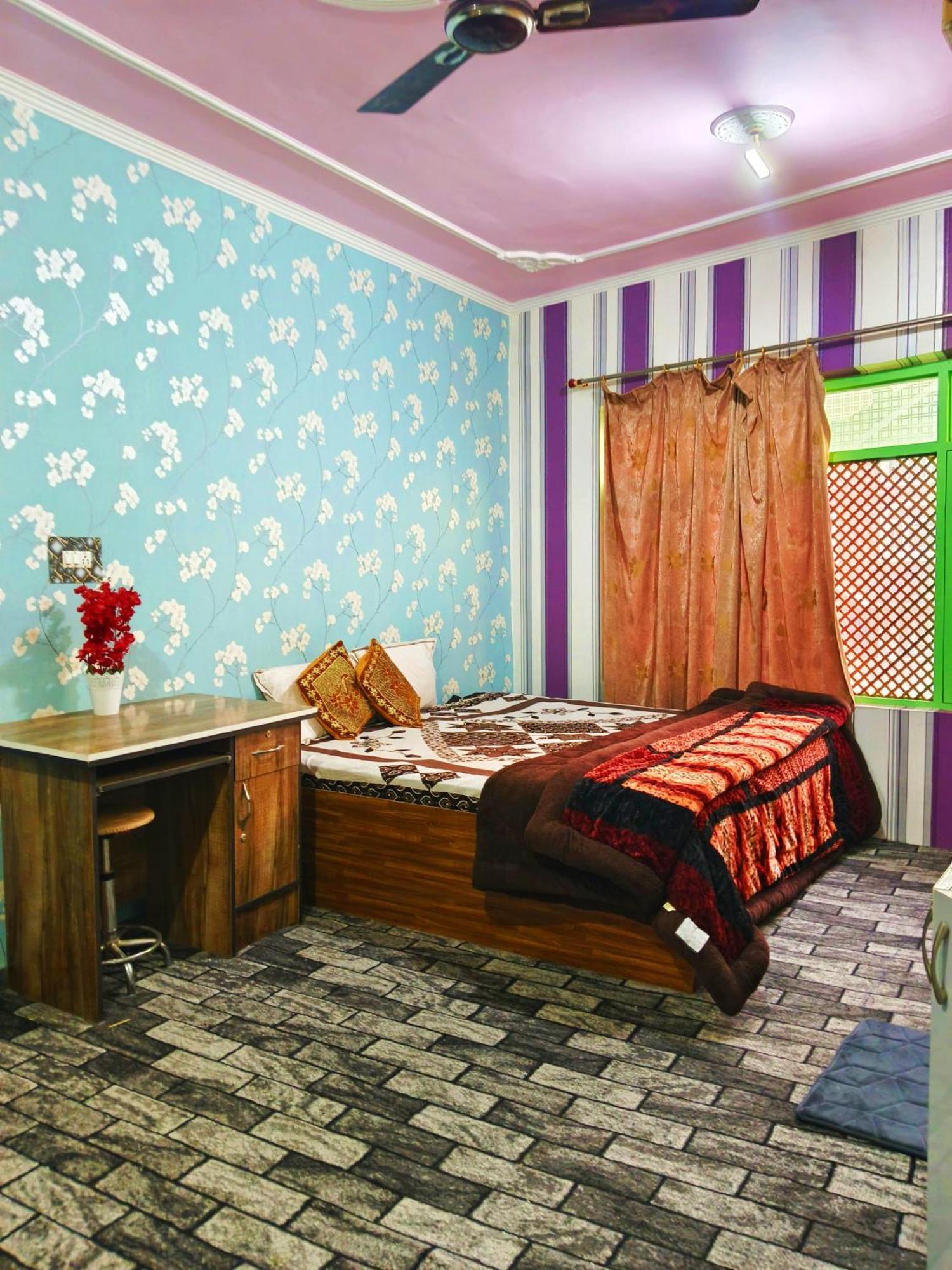 Luminaire Homestay Srinagar (Jammu and Kashmir)
